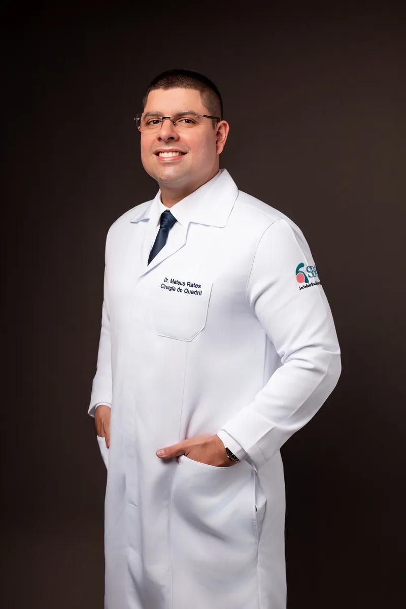 Retrato profissional do Dr. Mateus Rates